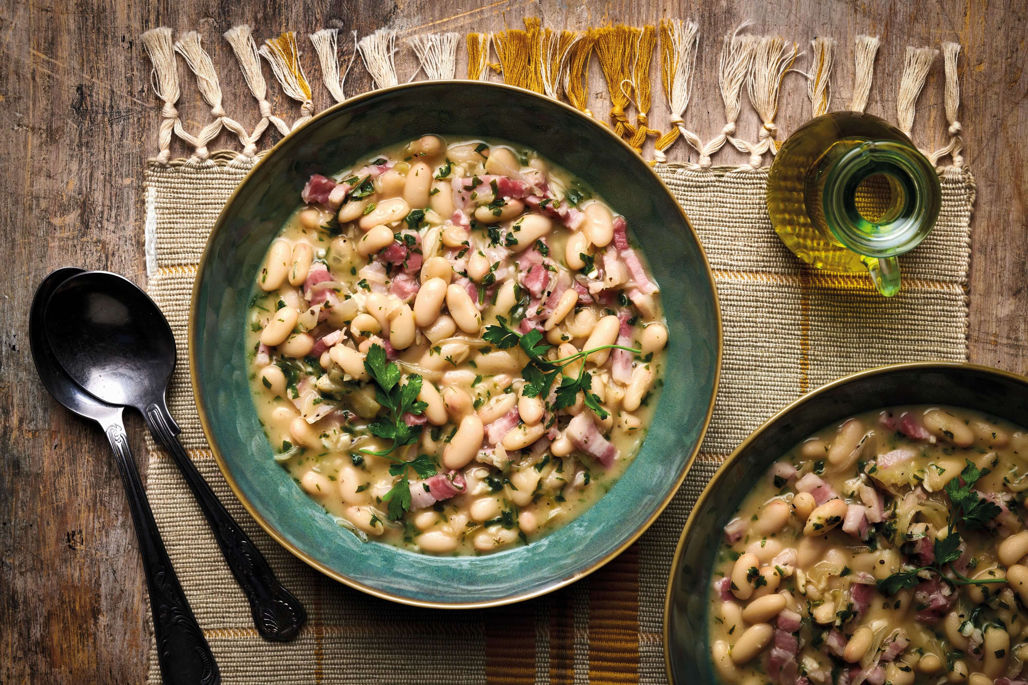 //www.dukeshill.co.uk/cdn/shop/files/Bacon_and_White_Bean_Stew_3x2_and_Social_Media_1.jpg?v=1704442527