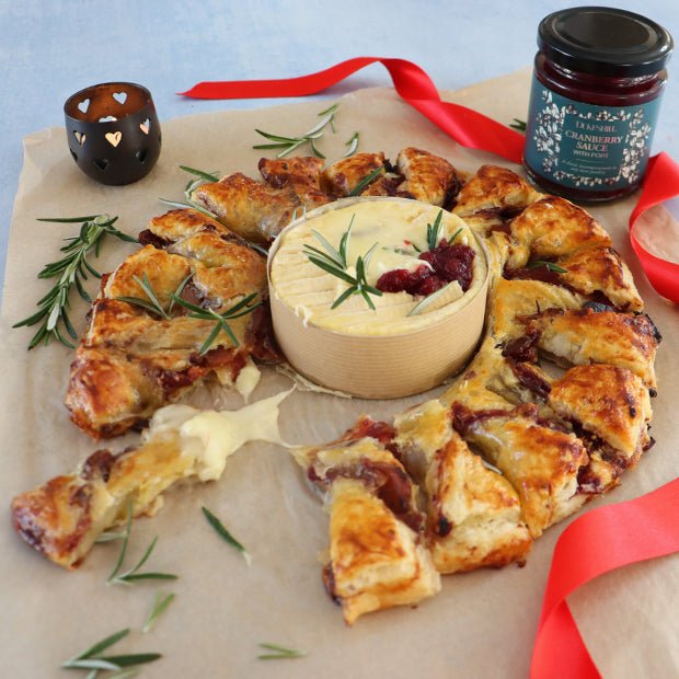 CRANBERRY, BACON AND P'TIT VALLEY SHARING WREATH - DukesHill