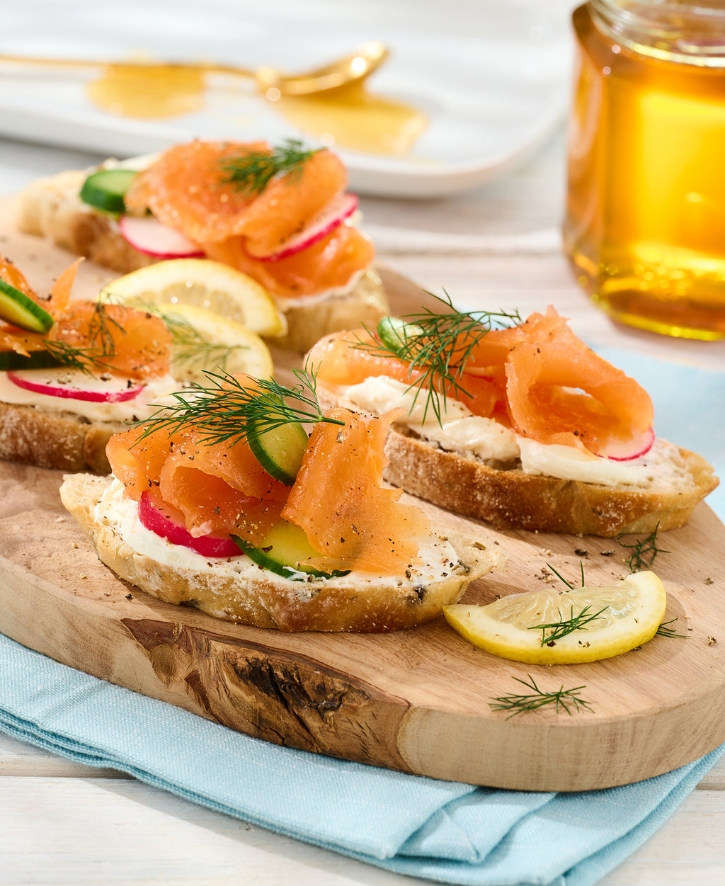 Manuka Honey Sliced Smoked Salmon - DukesHill