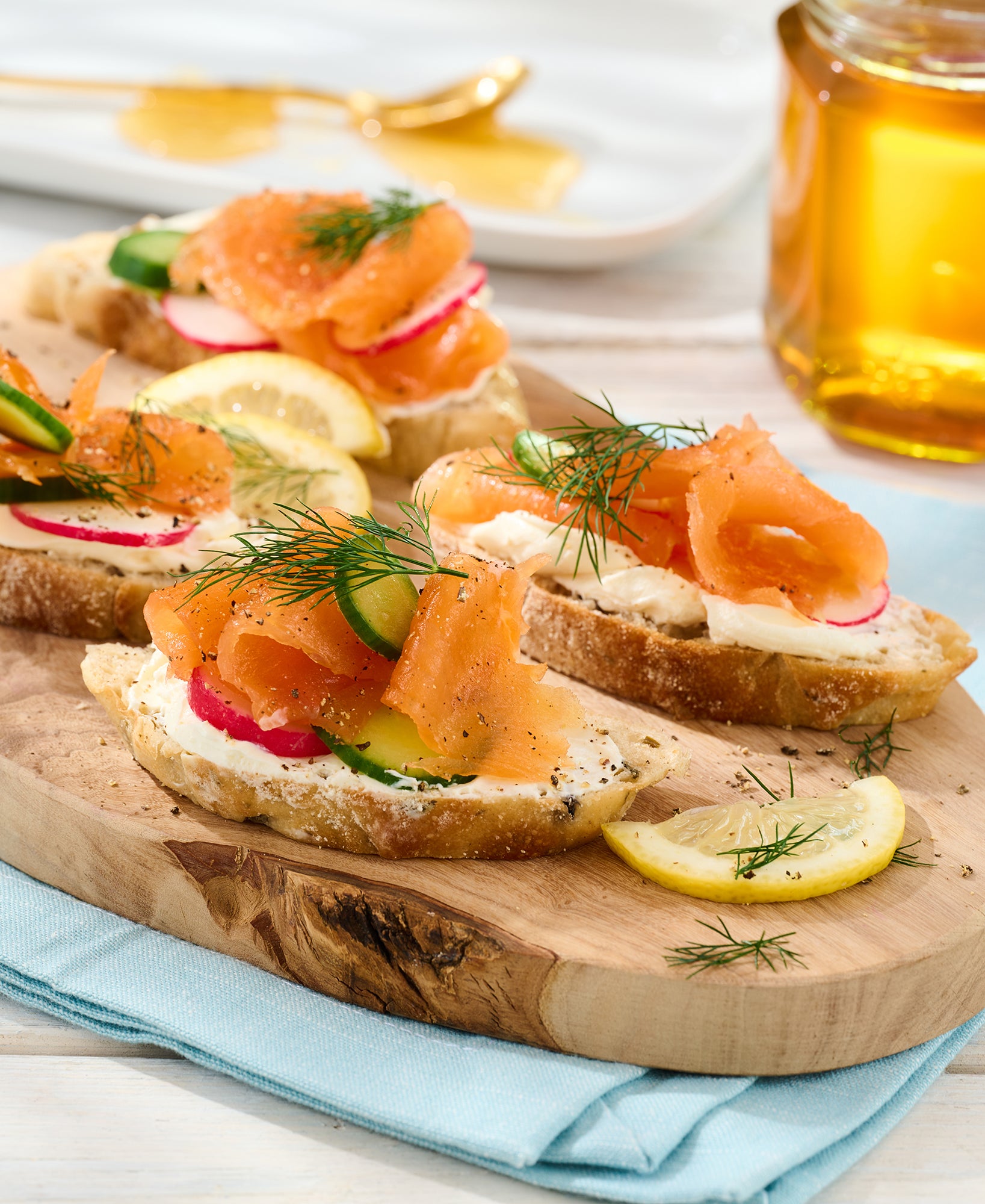 Manuka Honey Sliced Smoked Salmon - DukesHill