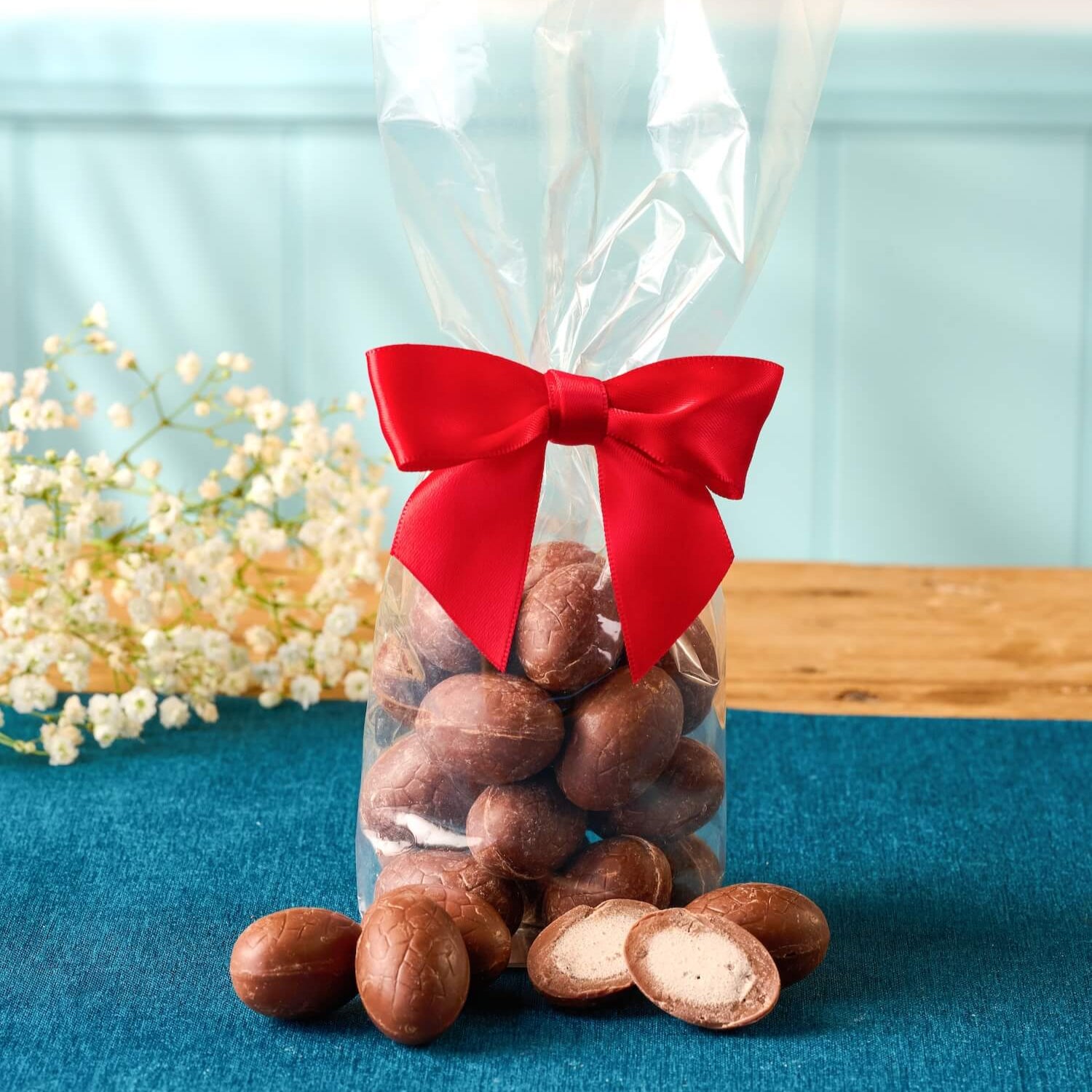 Mini Milk Chocolate Almond Praline Eggs - DukesHill