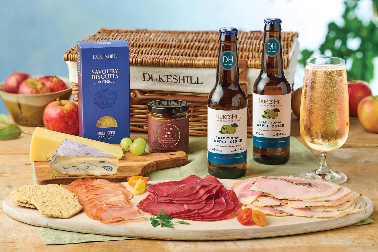Apple Cider Picnic Hamper - DukesHill